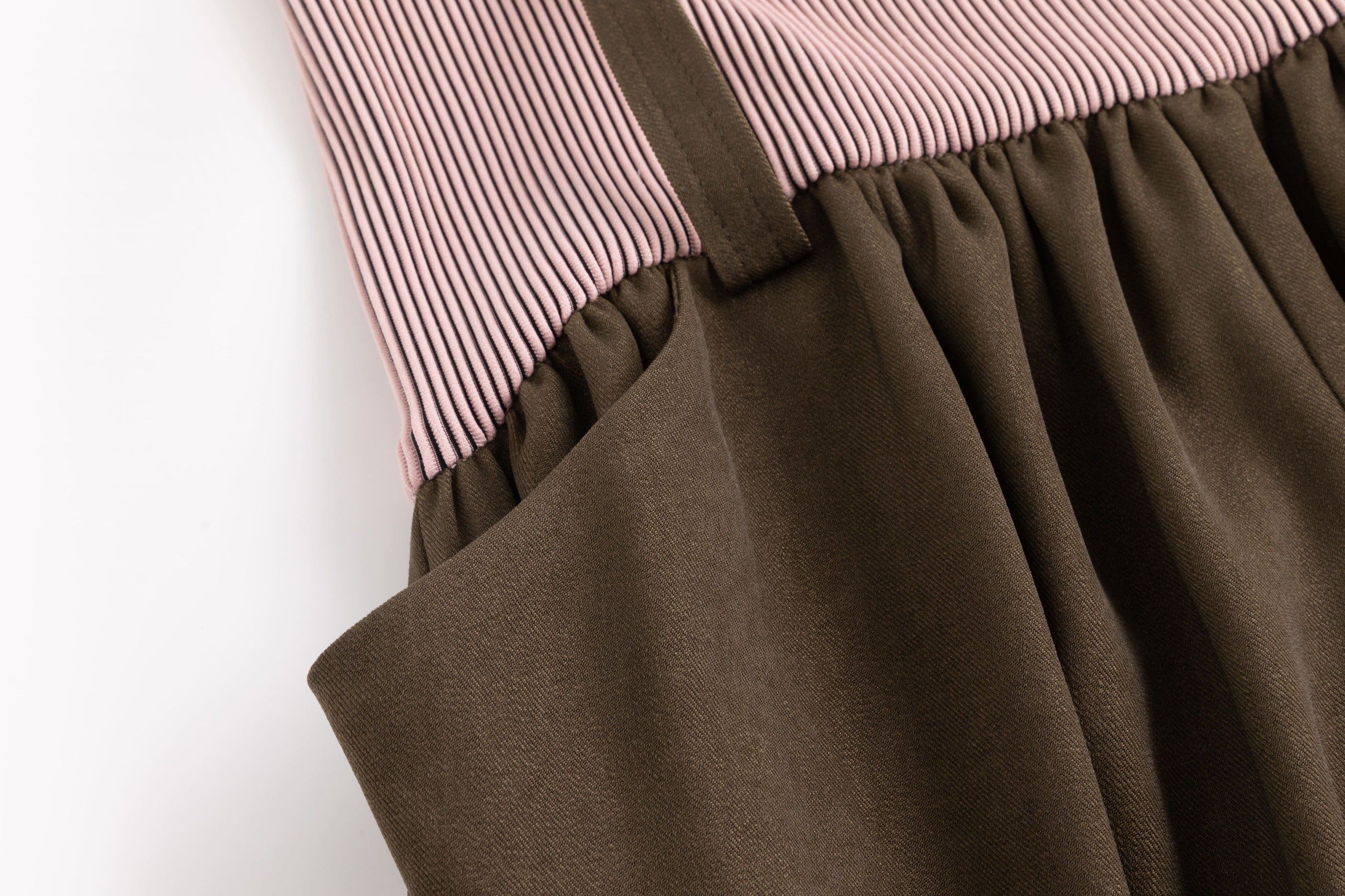 Low-rise Twill Oversized Baggy Trousers Taupe w/ Pink Rib Band